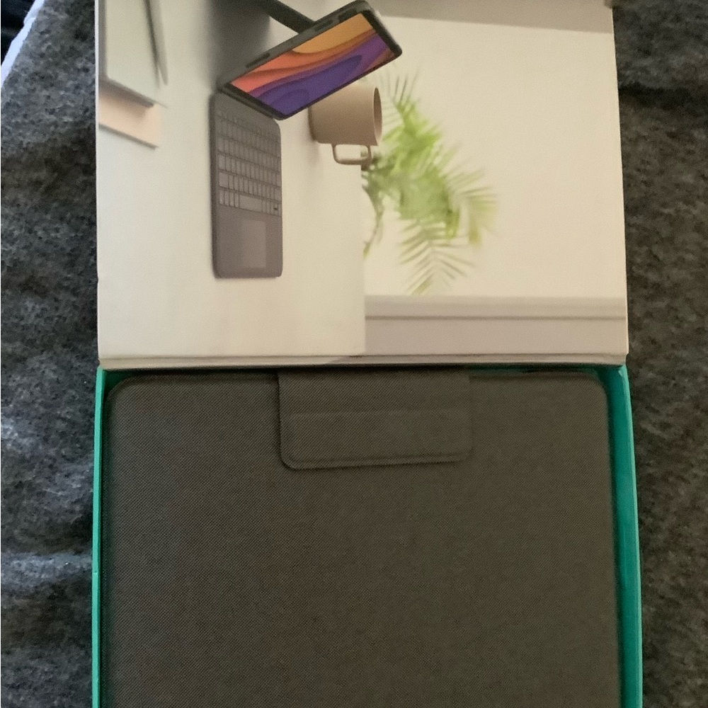 Logitech Folio Touch Keyboard Case - Gray - Picture 3 of 5